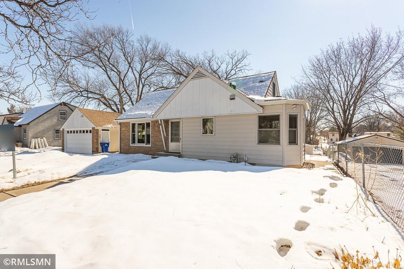 678 Iowa Ave W, Saint Paul, MN 55117