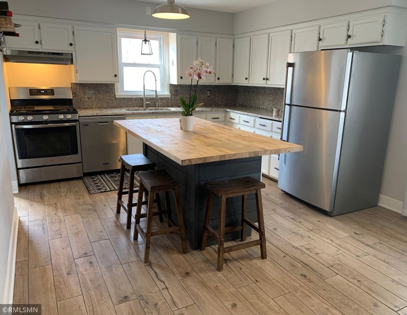 880 Shumway St S, Shakopee, MN 55379