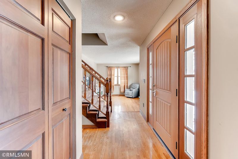 3051 210th St E, Prior Lake, MN 55372