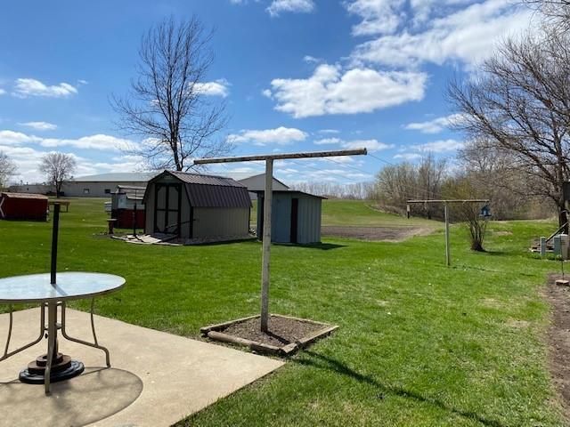 2070 Cottonwood Lake Dr, Windom, MN 56101