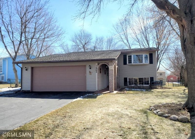 1465 Meadow Ln, Chaska, MN 55318