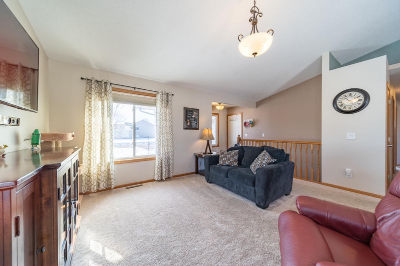 691 Willowbrook Dr NE, Owatonna, MN 55060