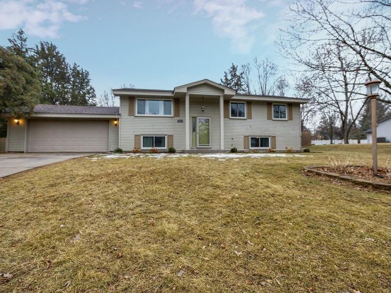 288 Mission Cir, Bloomington, MN 55420