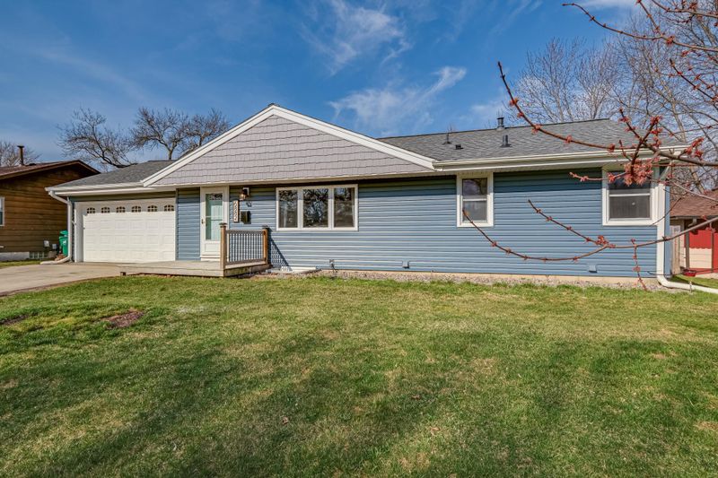6882 Monroe St NE, Fridley, MN 55432