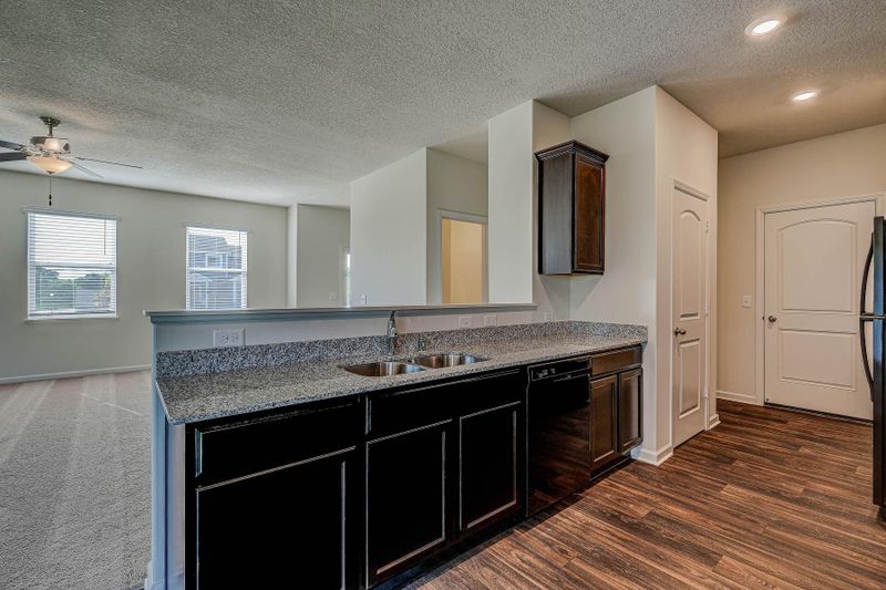 1094 Foede Cir, Montrose, MN 55363