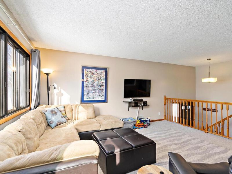 8434 Morgan Ln, Eden Prairie, MN 55347