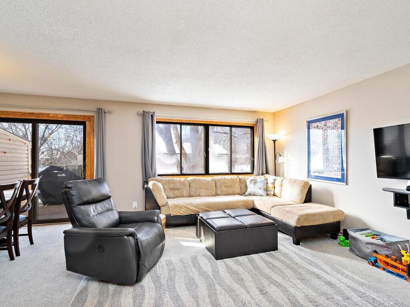 8434 Morgan Ln, Eden Prairie, MN 55347