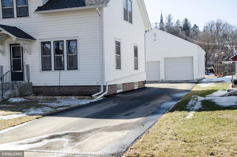 205 S 4th St, Henderson, MN 56044