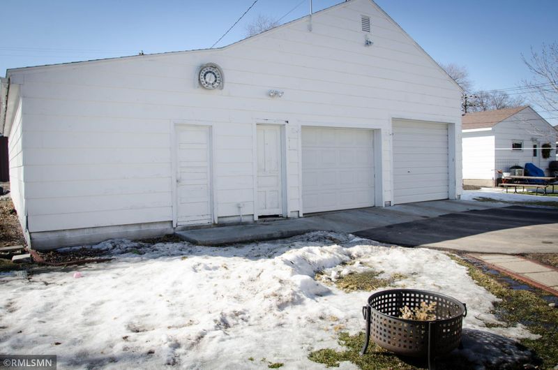 205 S 4th St, Henderson, MN 56044