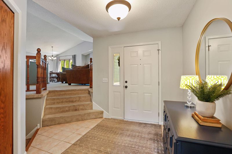2730 Shadow Wood Ct, Chaska, MN 55318