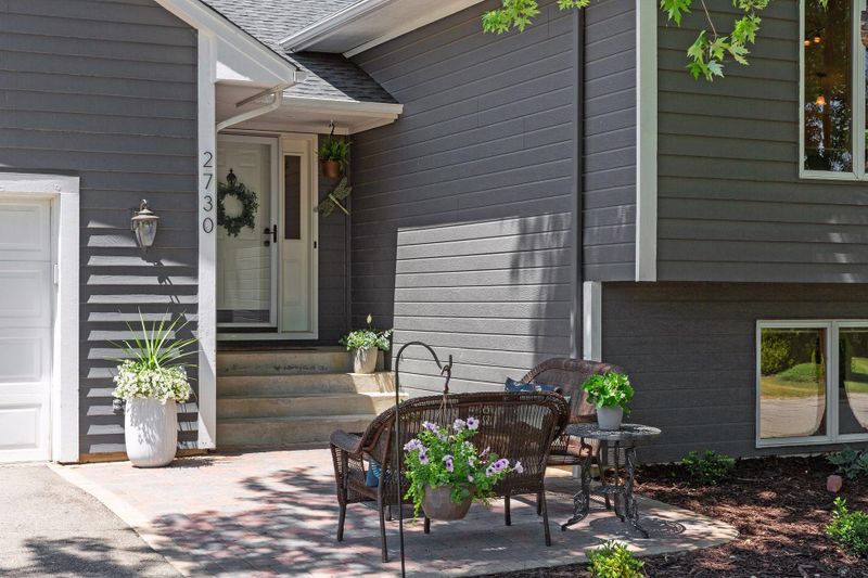 2730 Shadow Wood Ct, Chaska, MN 55318