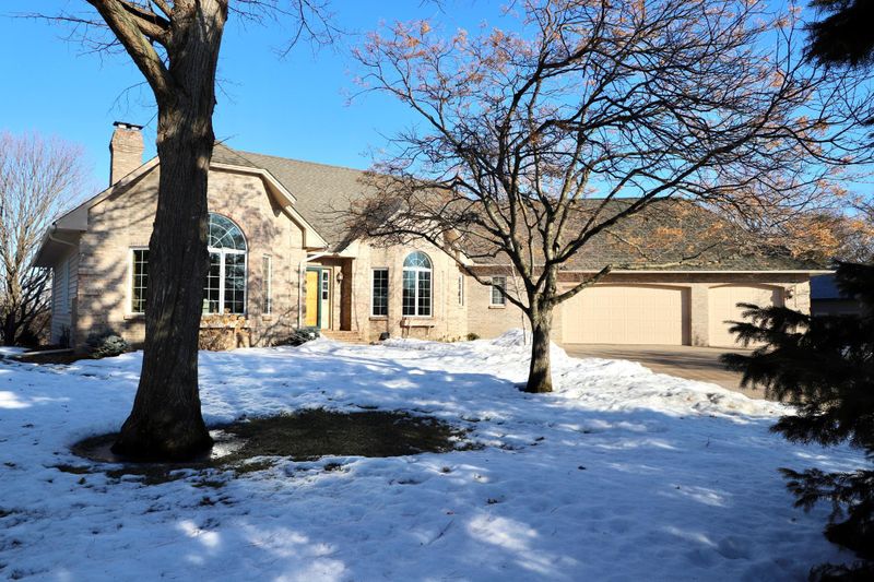 814 Mayflower Ct, Northfield, MN 55057