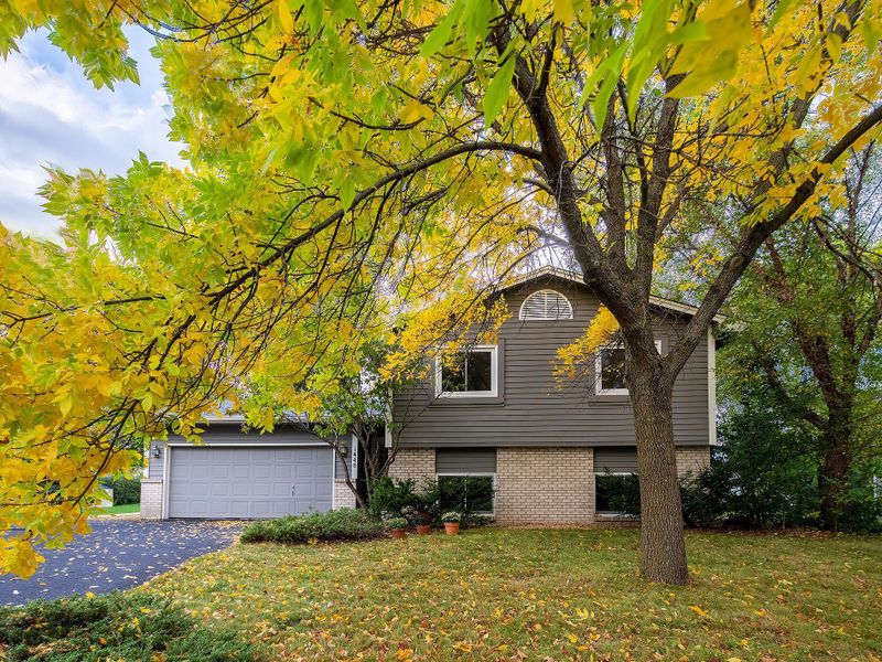 1448 Hunter Sq, Waconia, MN 55387