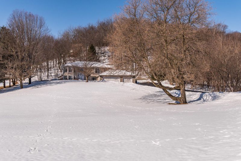 572 Oak Valley Ln NW, Rochester, MN 55901