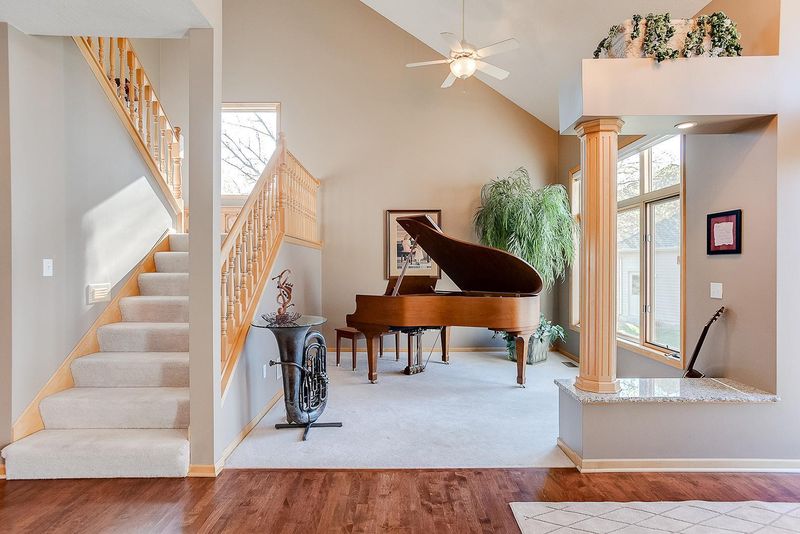 9256 Woodlark Way, Maple Grove, MN 55311