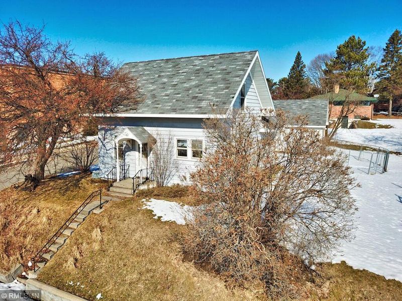 621 NW 7th St, Grand Rapids, MN 55744