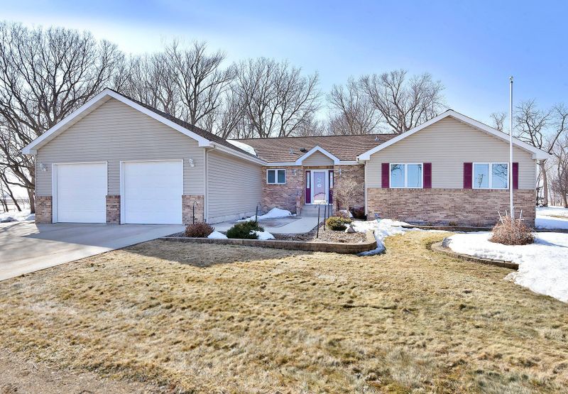 26147 100th St, New Richland, MN 56072