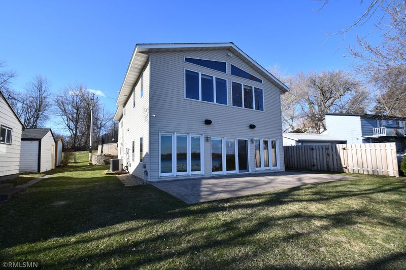 32259 Herberg Ct, Lindstrom, MN 55045