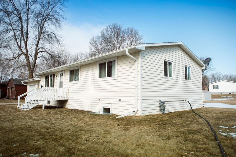 616 E 8th St, Starbuck, MN 56381