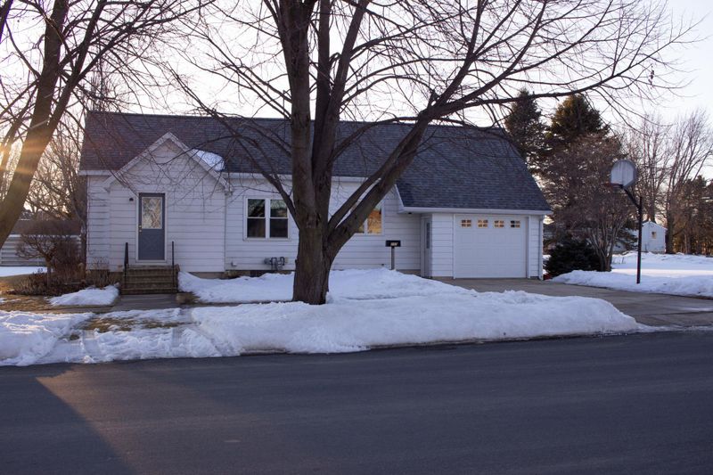 205 1st St SW, Grand Meadow, MN 55936