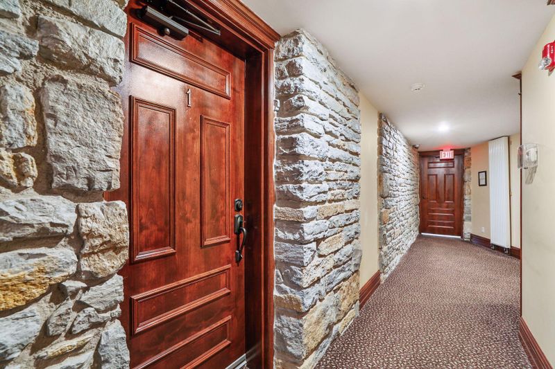 672 Summit Ave #1, Saint Paul, MN 55105