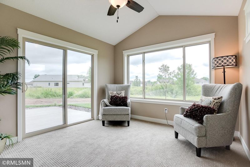 617 Taft Loop S, Cambridge, MN 55008