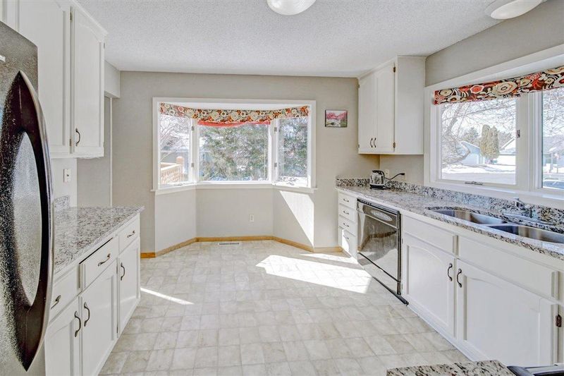 5652 Deer Trl S, Shoreview, MN 55126