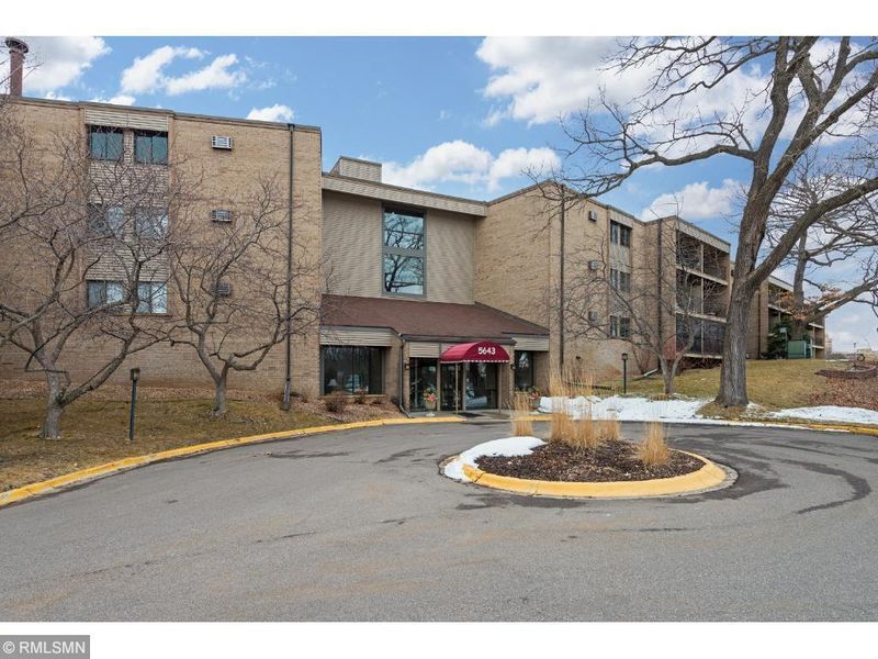 5643 Green Circle Dr #309, Minnetonka, MN 55343
