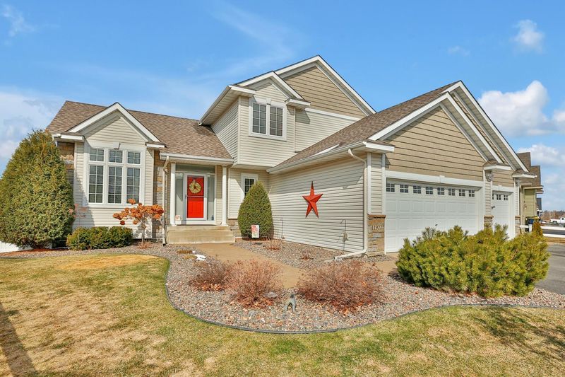 11922 Mayview Cv, Lindstrom, MN 55045