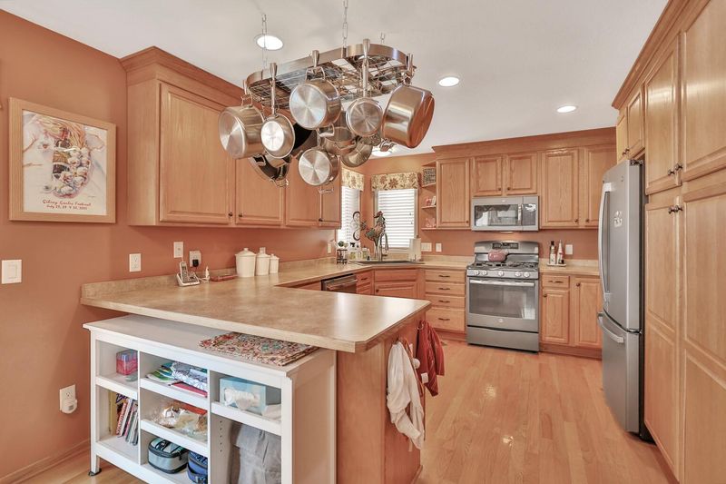 11922 Mayview Cv, Lindstrom, MN 55045