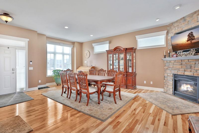 11922 Mayview Cv, Lindstrom, MN 55045