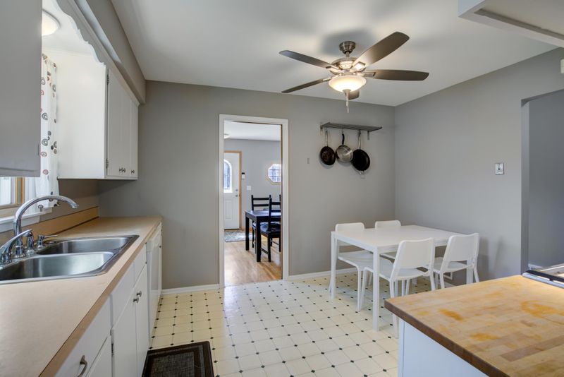 4800 Old Cedar Lake Rd, Saint Louis Park, MN 55416