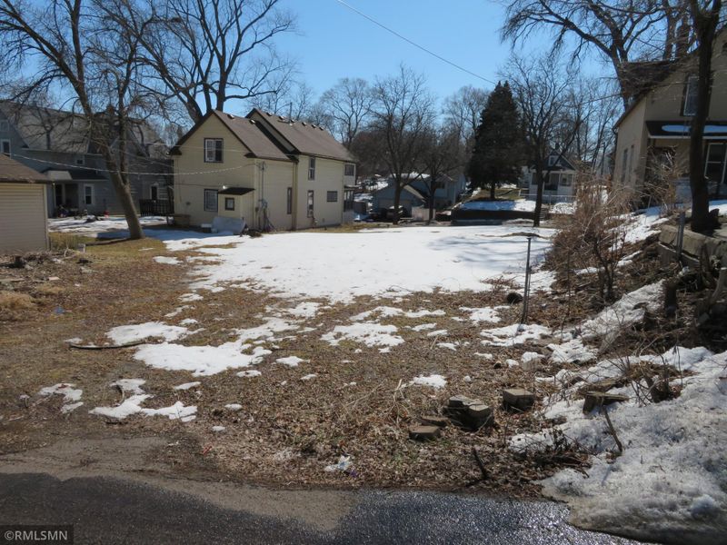 127 Cayuga St, Saint Paul, MN 55117