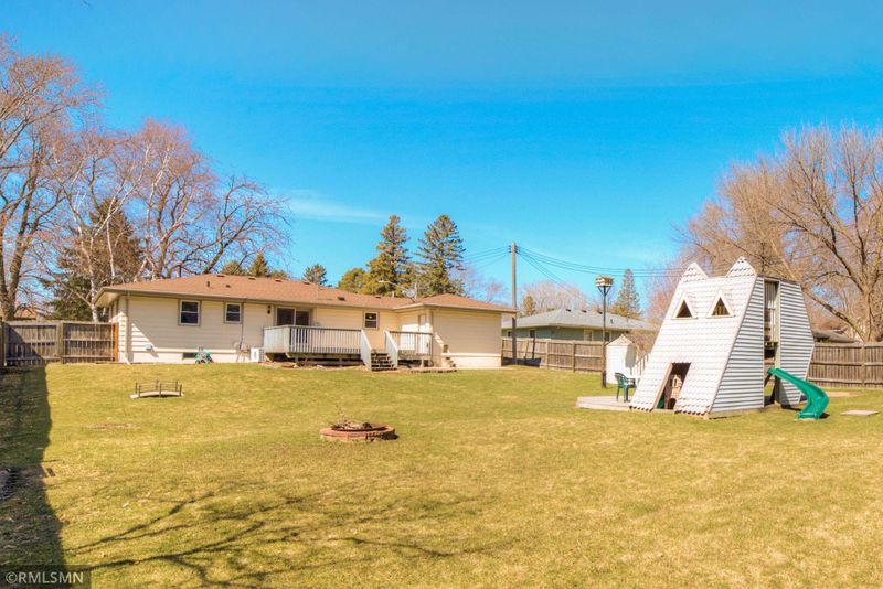 508 Valhalla Dr, Norwood Young America, MN 55397