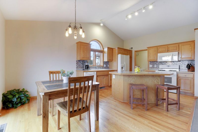 12876 295th St, Lindstrom, MN 55045