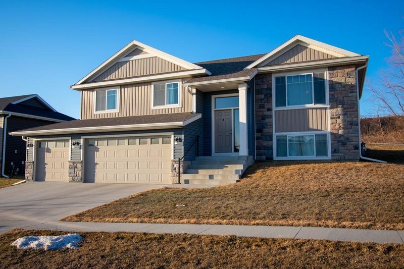 5319 Ridgeway Rd NW, Rochester, MN 55901
