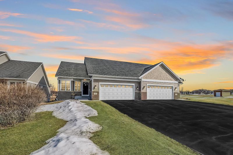 503 Haralson Dr, Belle Plaine, MN 56011