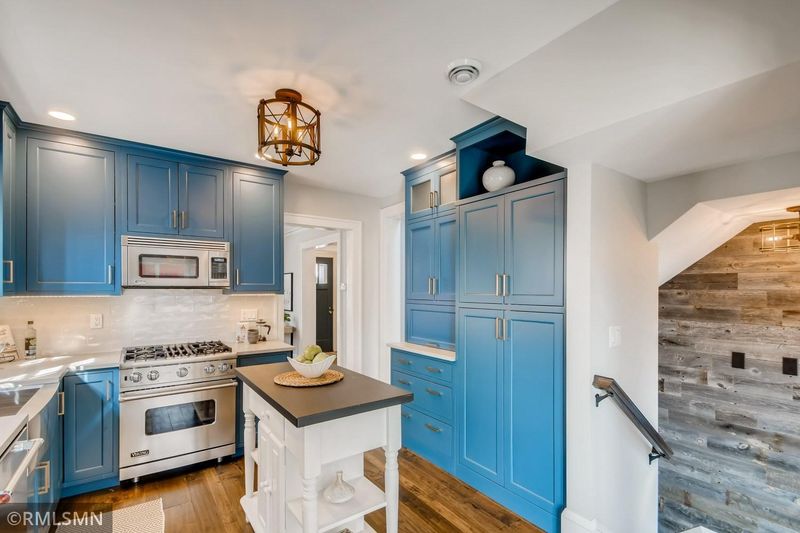 2012 Stanford Ave, Saint Paul, MN 55105