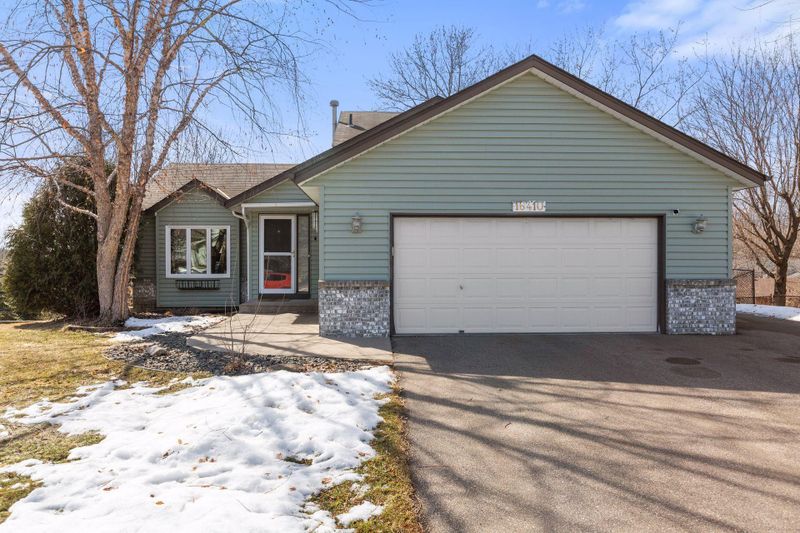 16410 Harvard Dr, Lakeville, MN 55044