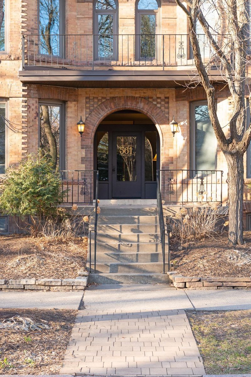 561 Laurel Ave #4, Saint Paul, MN 55102