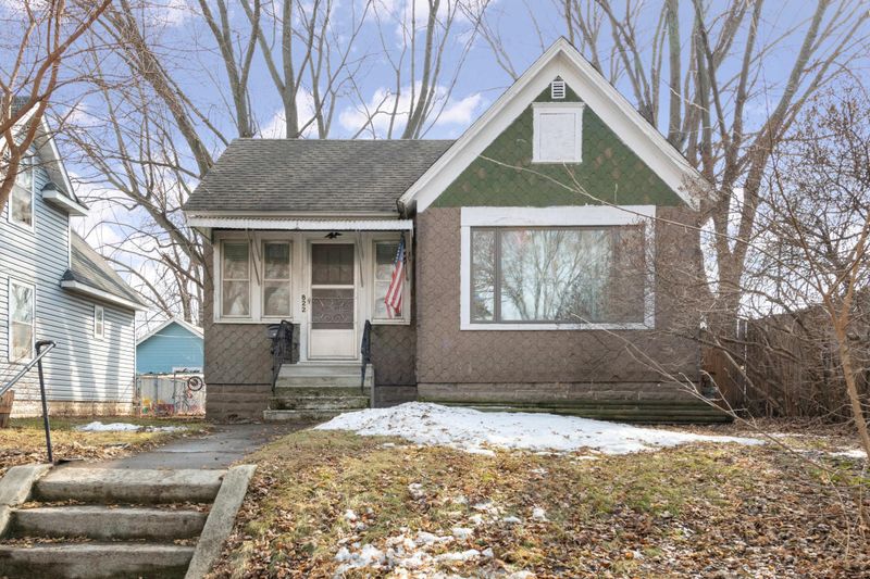 822 Minnehaha Ave W, Saint Paul, MN 55104