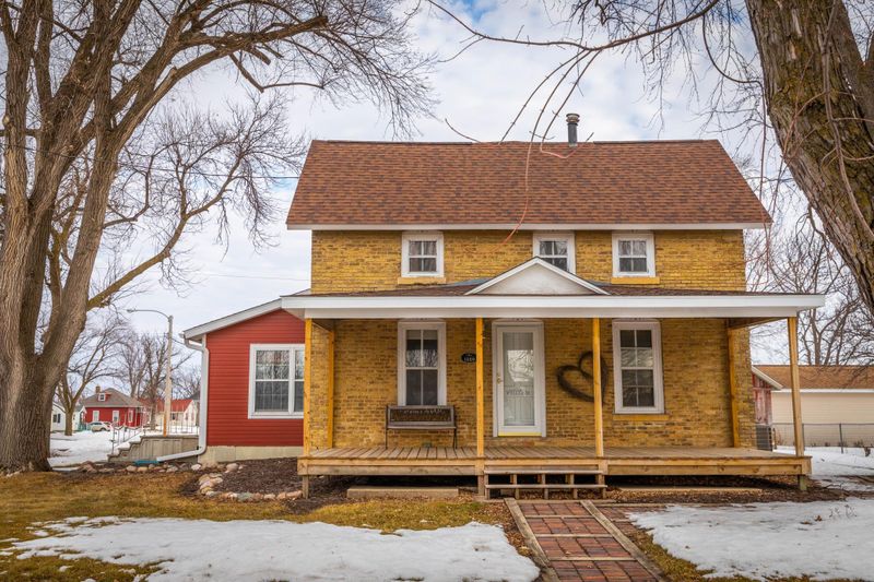 931 3rd St SW, Waseca, MN 56093