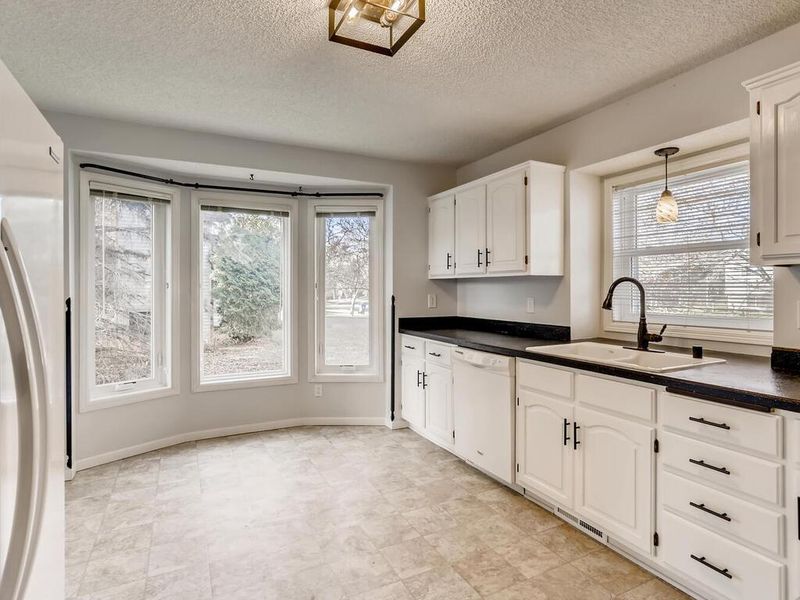 336 Oakwood Dr, Shoreview, MN 55126
