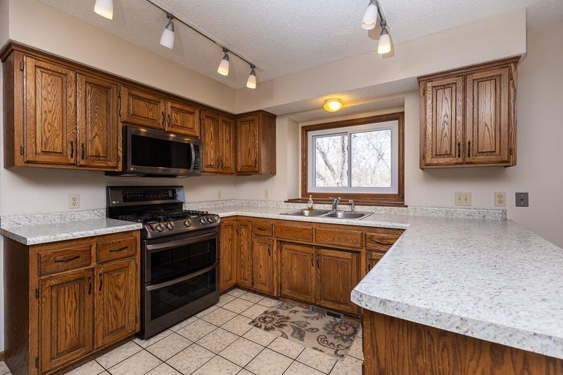 1539 Sherwood Way, Eagan, MN 55122