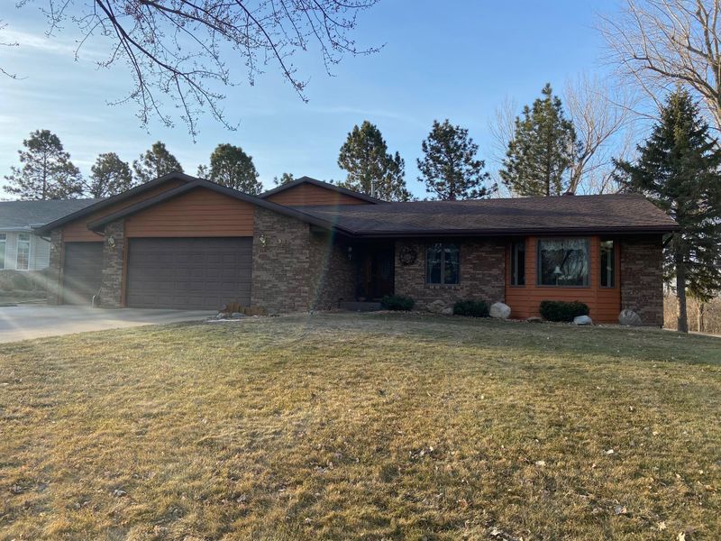 1985 Summit Ave, Worthington, MN 56187
