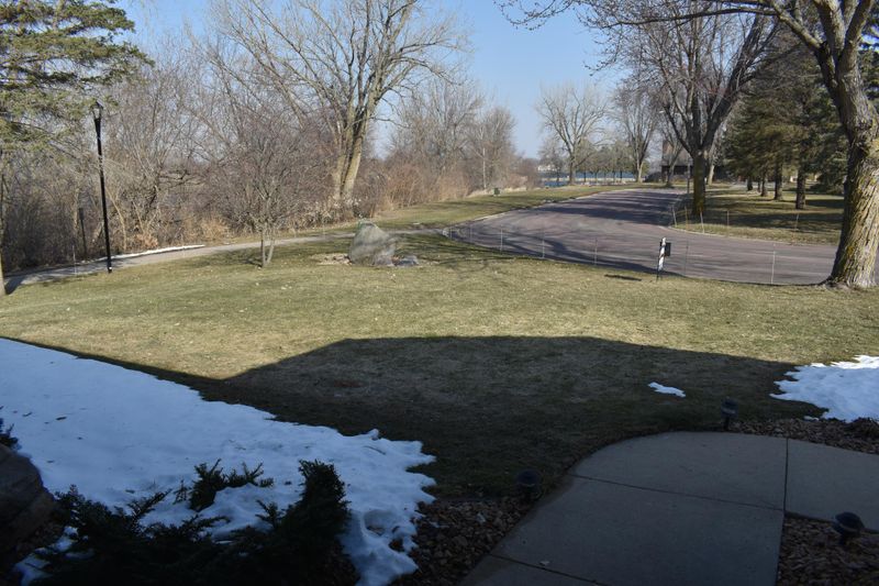 1985 Summit Ave, Worthington, MN 56187