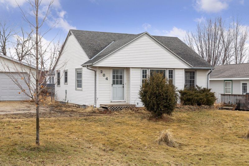204 1st Ave, Goodhue, MN 55027