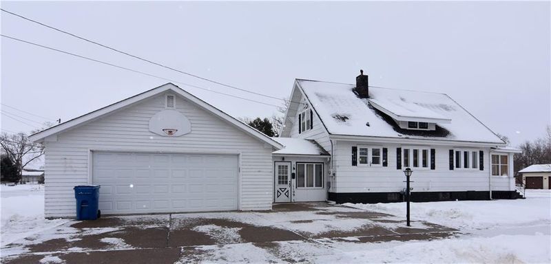 1109 E La Salle Ave, Barron, WI 54812
