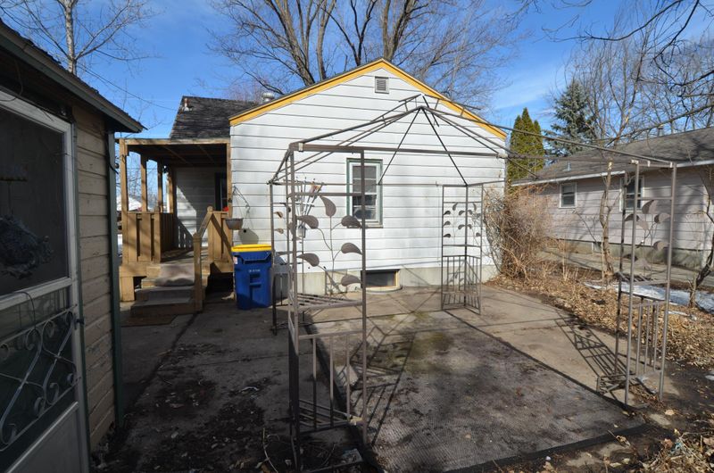 1115 8th St NW, Faribault, MN 55021
