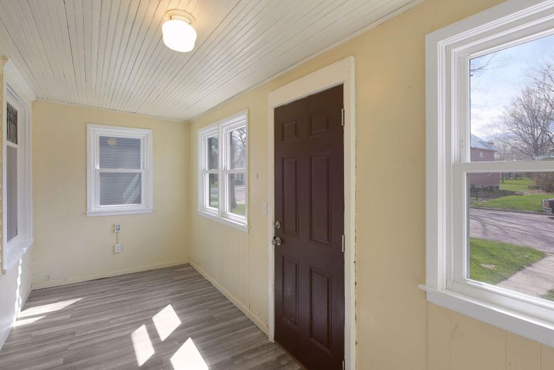 303 S Redwood St, Winthrop, MN 55396